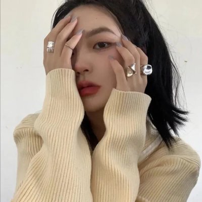 捷运上的女孩